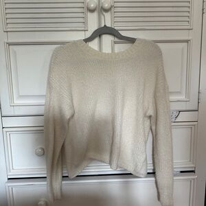 Hollister Women's Cream Sweater